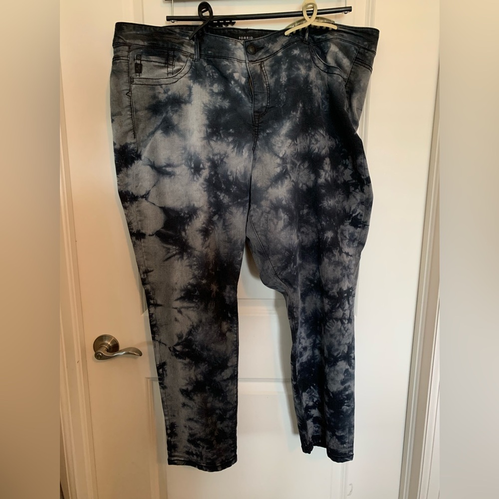Torrid acid wash/tie die jeans